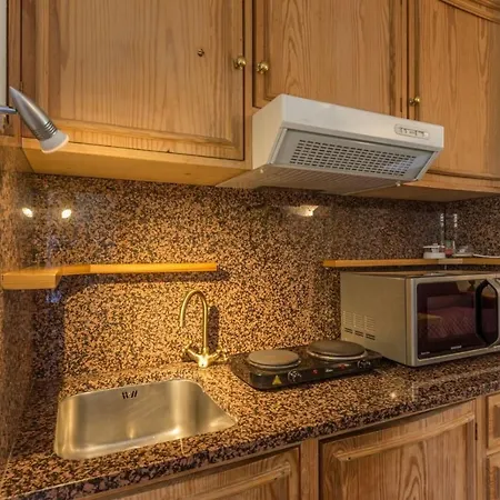 Altido Charming With Mountain Views And Backyard In Apartment Verrand