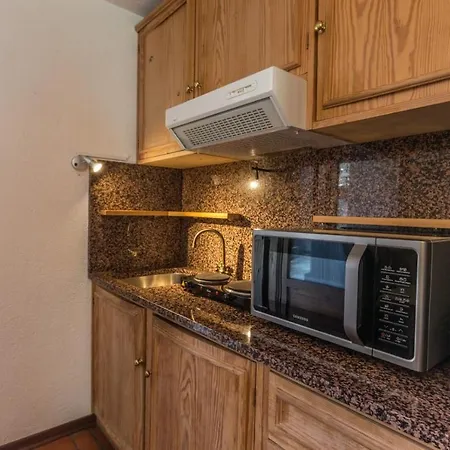 Altido Charming With Mountain Views And Backyard In Apartment *