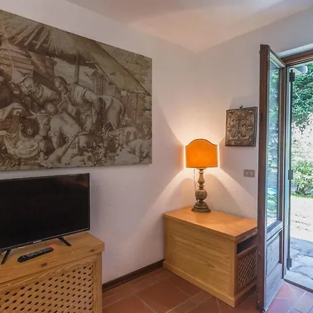 Altido Charming With Mountain Views And Backyard In Apartment Verrand
