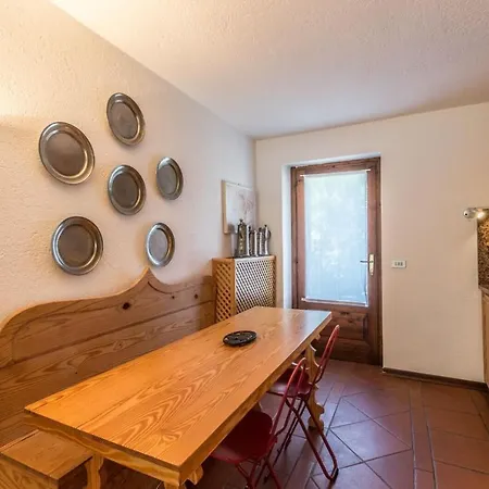 Altido Charming With Mountain Views And Backyard In Apartment Verrand