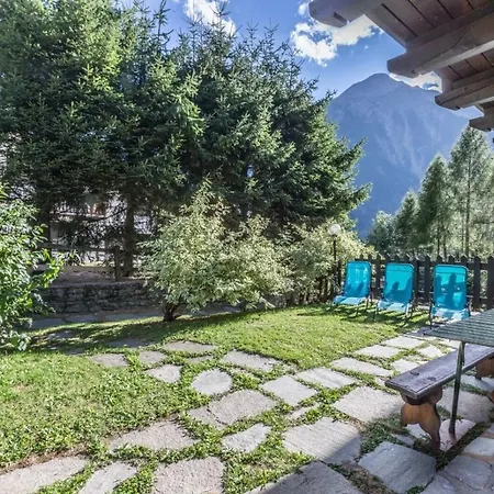 Altido Charming With Mountain Views And Backyard In