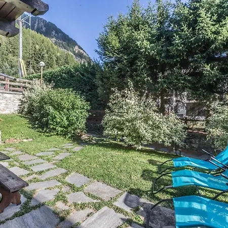 Apartment Altido Charming With Mountain Views And Backyard In