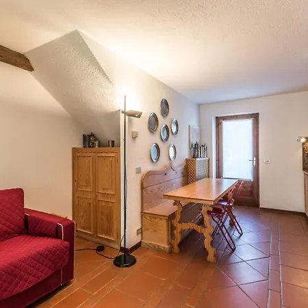 Apartment Altido Charming With Mountain Views And Backyard In Verrand
