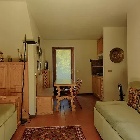 Altido Charming With Mountain Views And Backyard In Apartment